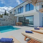 Jasmina Villa *