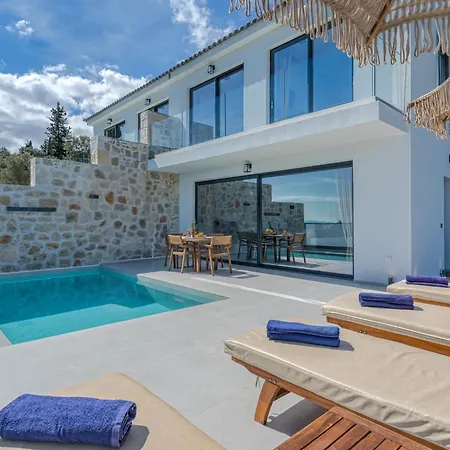 Jasmina Villa *