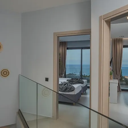 Jasmina Willa Ajos Nikolaos